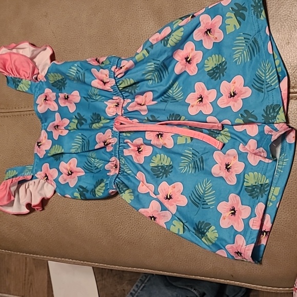unbranded Other - Girls size 4 hibiscus shorty rompers in EUC.